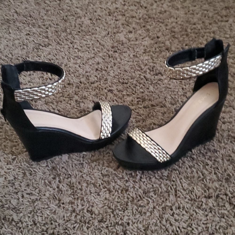 Black and Sliver Wedges